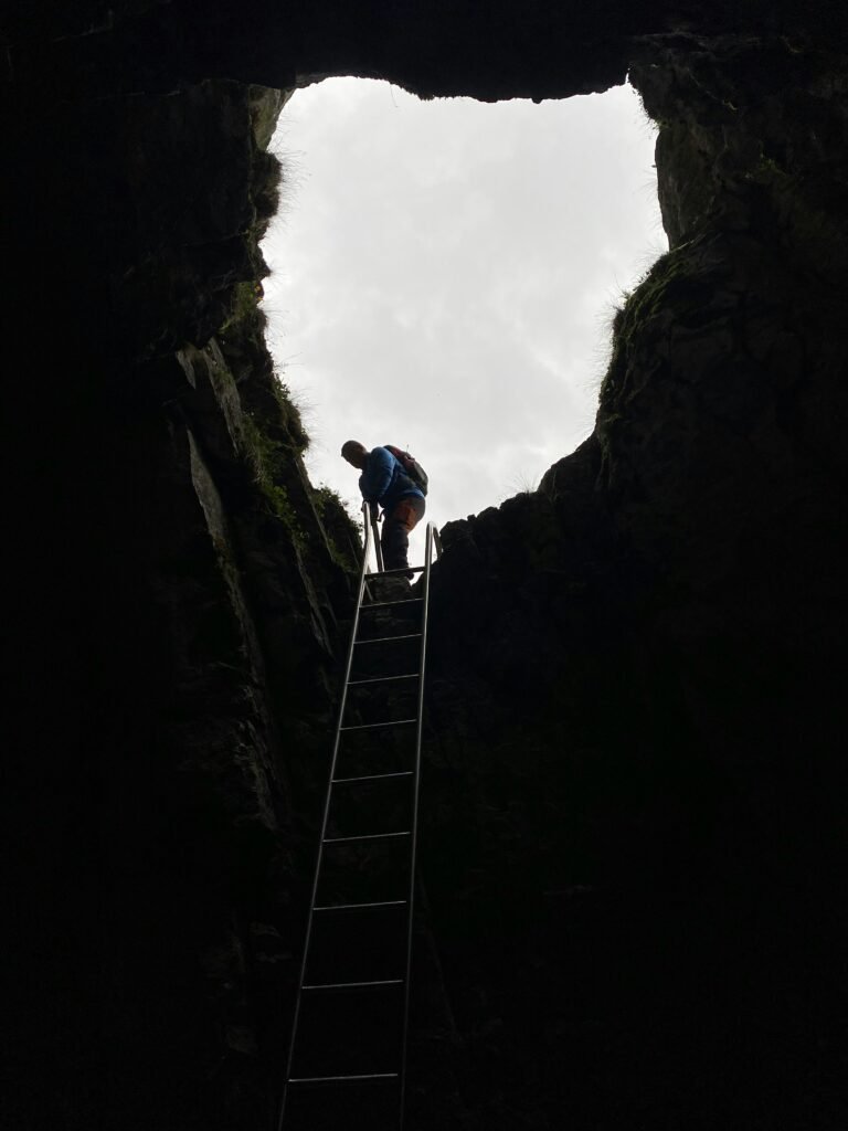 So bereitest du dich optimal vor: How-to-Anleitungen für sicheres Wandern 9 faruk emeksiz WZJJE XvM1I unsplash